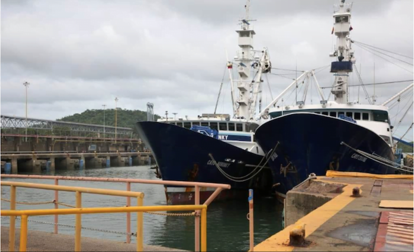 Una embarcación atunera reactiva la operación del astillero Balboa