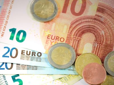 El euro cumple 20 años en la vida de los europeos