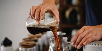 El consumo diario de café se relaciona con un menor riesgo de lesión renal aguda