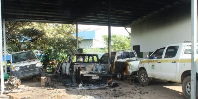 ¡Vandalismo! Incendian cuatro vehículos del MIDA en Santiago