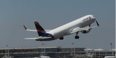 Avión de Latam aterrizó en Panamá, tras muerte de uno de sus pilotos