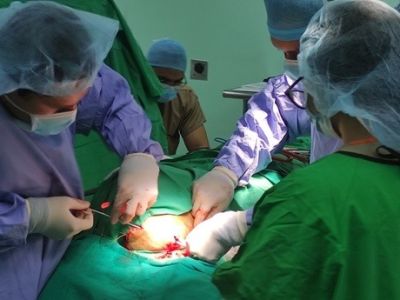 Médicos panameños realizan cirugía de estimulación cerebral a paciente con párkinson