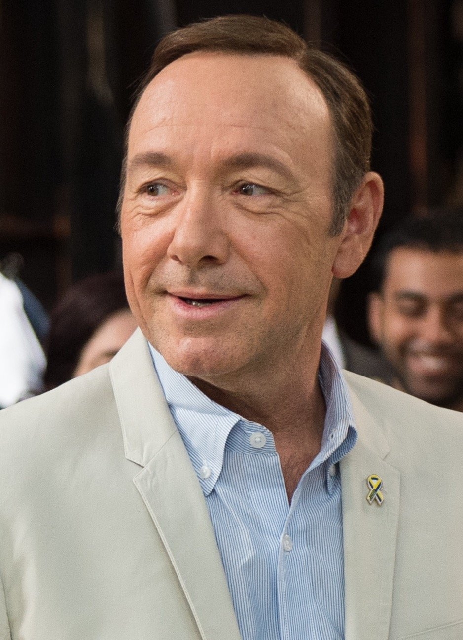 Imputan formalmente al actor Kevin Spacey por agresión sexual a tres hombres en Reino Unido