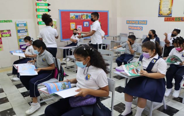 Ministra reconoce problemas en la educación panameña