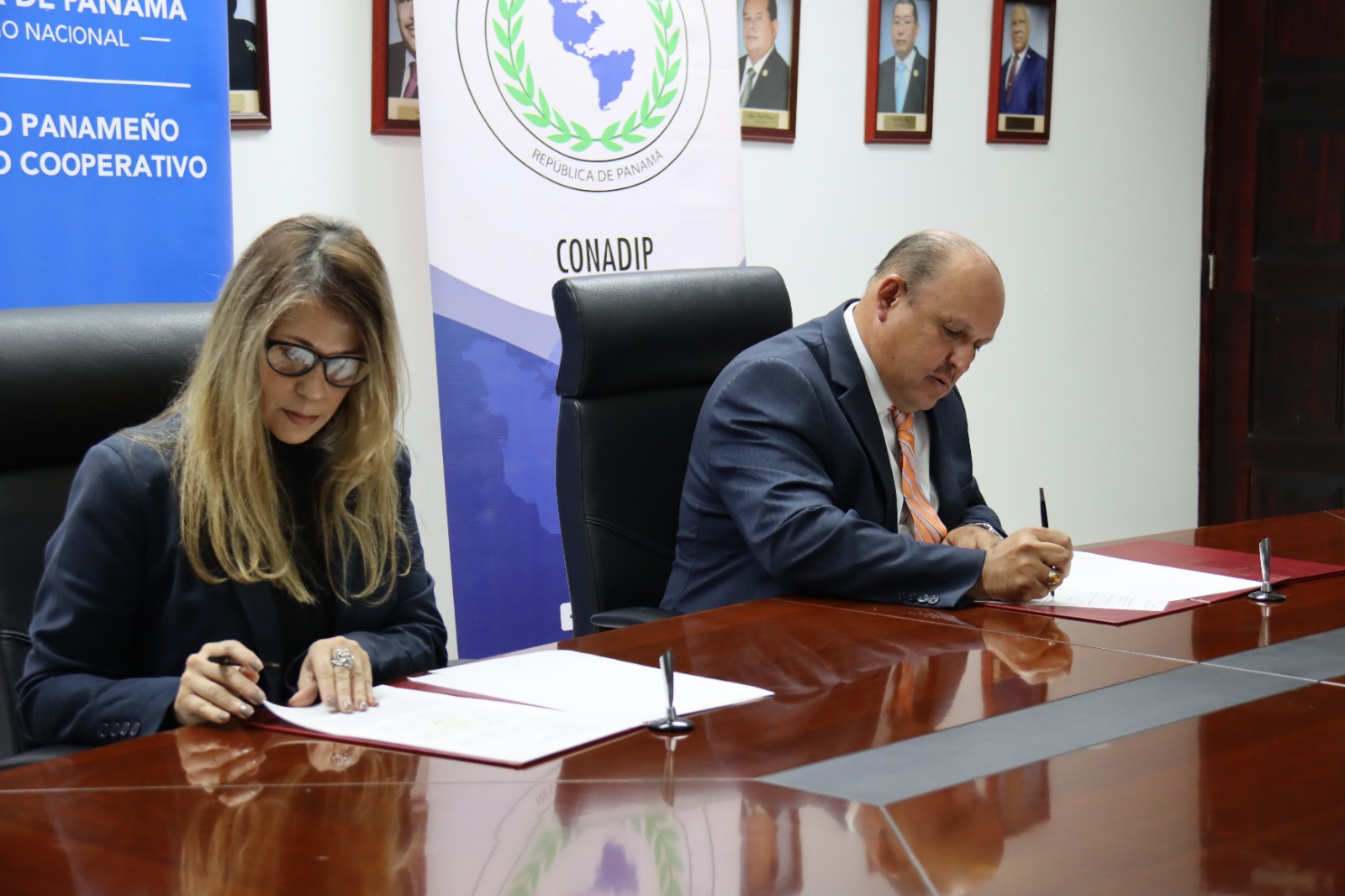 El IPACOOP y el Colegio de Diplomáticos firman Convenio Marco de Cooperación